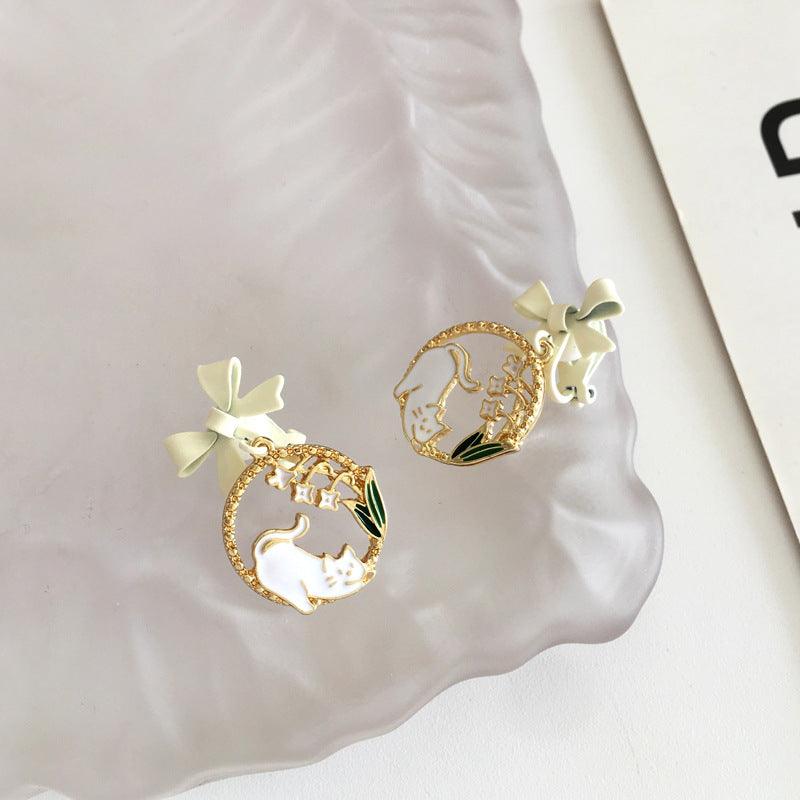 1 Pair Leaves and Flowers White Cat Earrings (Clippons Option Available) - Belle Rose Nails