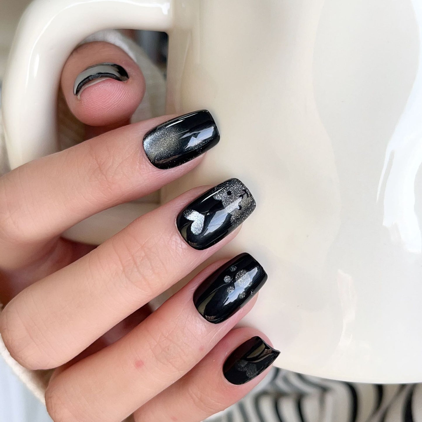 [FULL SET GLITTERING] Black and Silver Glittering Bear Medium Short Press On Nails