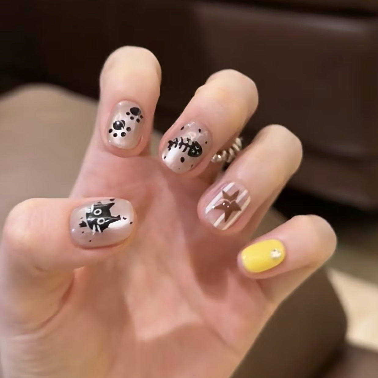 [FULL SET GLITTERING] Cute Black Cat and Fish Bone Glittering Short Press On Nails