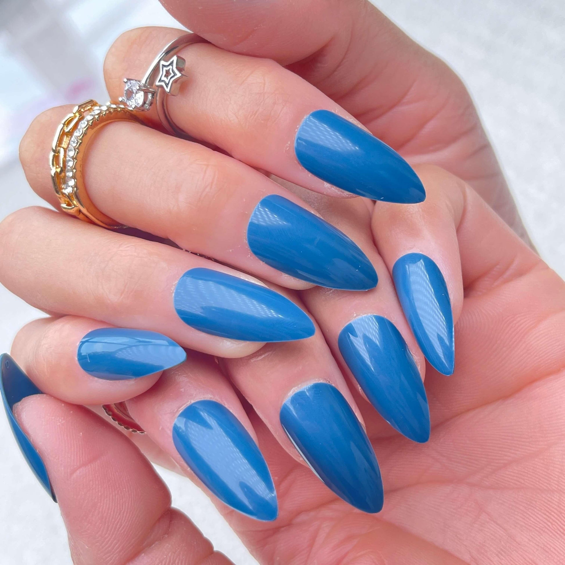 blue nails almond
