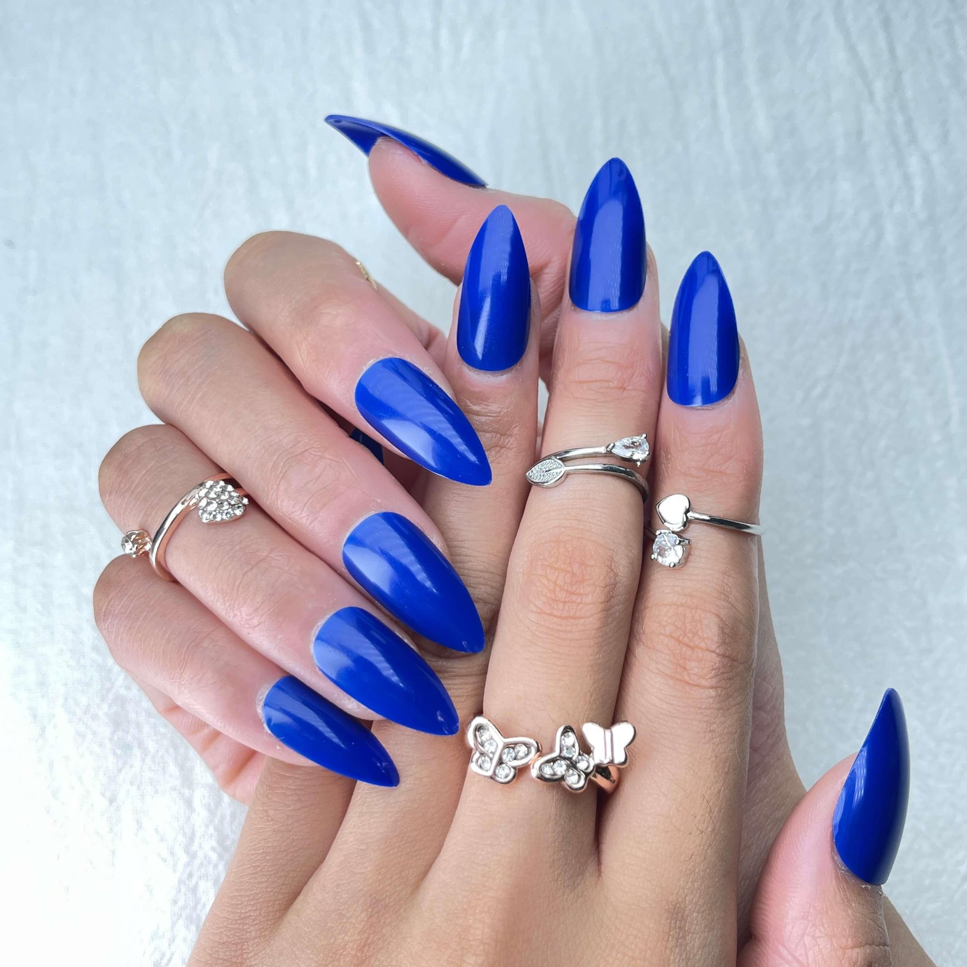 blue nails almond