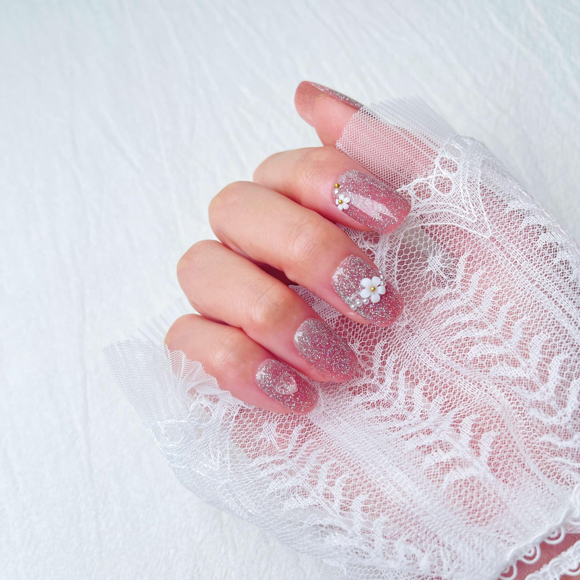 [FULL SET GLITTERING] Moonlight Glittering Petal Pink with Flowers Medium Short Press On Nails - Belle Rose Nails